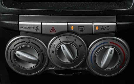 Toyota Passo III, 2004 год, 429 000 рублей, 17 фотография