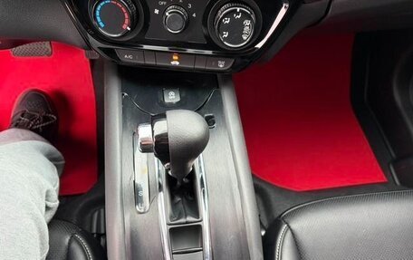 Honda Vezel, 2022 год, 1 235 000 рублей, 12 фотография