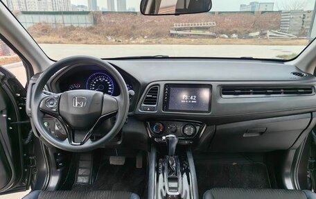 Honda Vezel, 2022 год, 1 285 000 рублей, 10 фотография