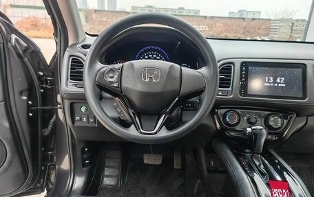 Honda Vezel, 2022 год, 1 285 000 рублей, 13 фотография