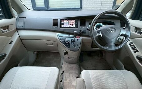 Toyota ISis I, 2011 год, 893 000 рублей, 2 фотография