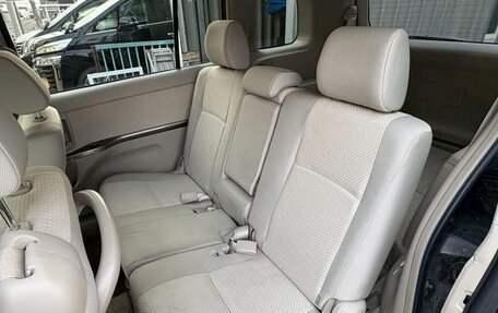 Toyota ISis I, 2011 год, 893 000 рублей, 21 фотография