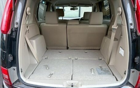 Toyota ISis I, 2011 год, 893 000 рублей, 30 фотография