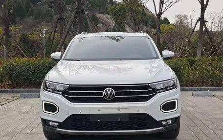 Volkswagen T-Roc I, 2022 год, 1 500 000 рублей, 2 фотография