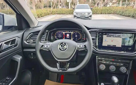 Volkswagen T-Roc I, 2022 год, 1 500 000 рублей, 13 фотография