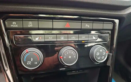 Volkswagen T-Roc I, 2022 год, 1 500 000 рублей, 9 фотография