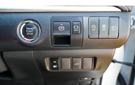 Toyota Harrier, 2017 год, 2 400 000 рублей, 4 фотография