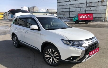 Mitsubishi Outlander III рестайлинг 3, 2019 год, 2 500 000 рублей, 1 фотография