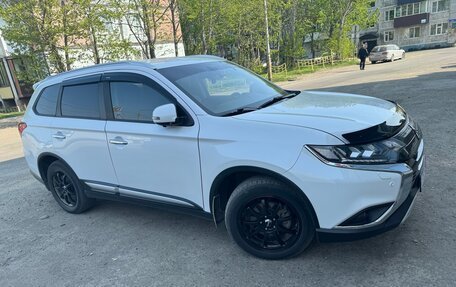 Mitsubishi Outlander III рестайлинг 3, 2019 год, 2 500 000 рублей, 3 фотография
