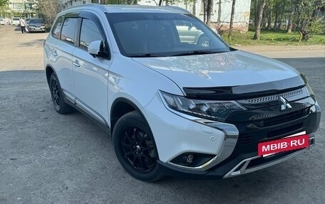 Mitsubishi Outlander III рестайлинг 3, 2019 год, 2 500 000 рублей, 2 фотография
