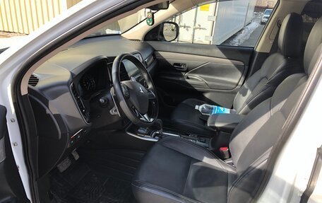 Mitsubishi Outlander III рестайлинг 3, 2019 год, 2 500 000 рублей, 10 фотография