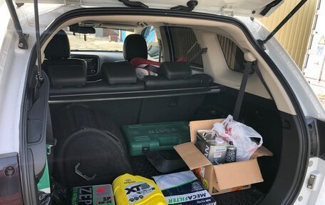 Mitsubishi Outlander III рестайлинг 3, 2019 год, 2 500 000 рублей, 12 фотография