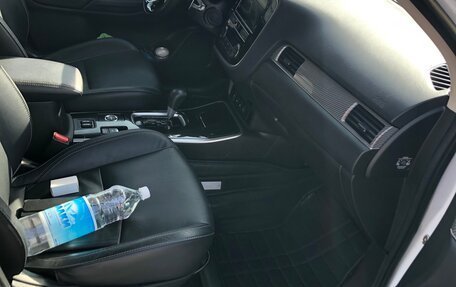 Mitsubishi Outlander III рестайлинг 3, 2019 год, 2 500 000 рублей, 6 фотография