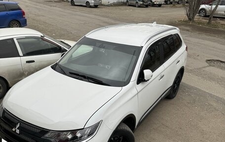 Mitsubishi Outlander III рестайлинг 3, 2019 год, 2 500 000 рублей, 4 фотография