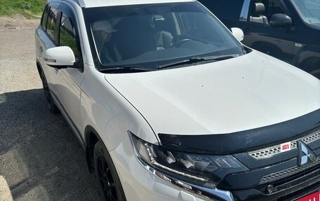 Mitsubishi Outlander III рестайлинг 3, 2019 год, 2 500 000 рублей, 5 фотография