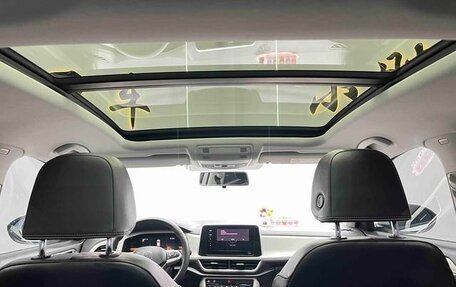 Volkswagen T-Roc I, 2024 год, 1 980 000 рублей, 15 фотография