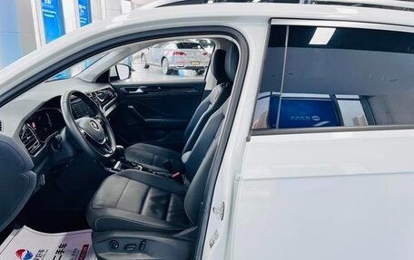 Volkswagen T-Roc I, 2024 год, 1 975 000 рублей, 8 фотография