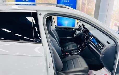 Volkswagen T-Roc I, 2024 год, 1 975 000 рублей, 10 фотография