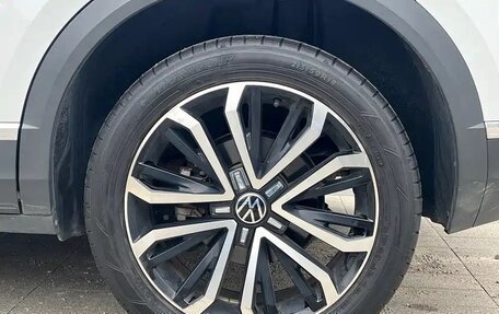 Volkswagen T-Roc I, 2023 год, 1 695 050 рублей, 12 фотография