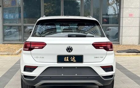 Volkswagen T-Roc I, 2023 год, 1 695 050 рублей, 5 фотография