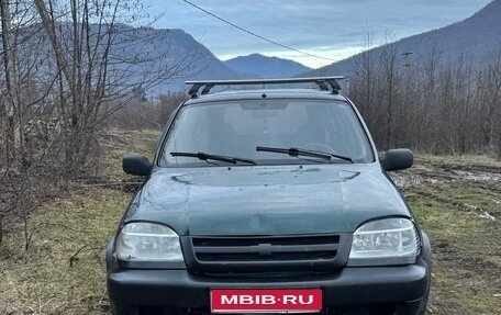 Chevrolet Niva I рестайлинг, 2004 год, 275 000 рублей, 1 фотография