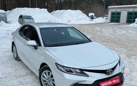 Toyota Camry, 2021 год, 3 000 000 рублей, 1 фотография