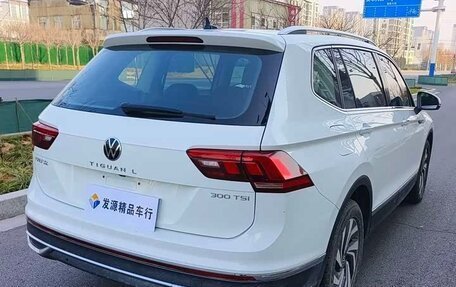 Volkswagen Tiguan II, 2022 год, 1 750 000 рублей, 4 фотография
