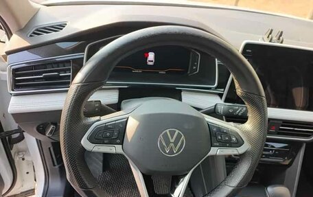 Volkswagen Tiguan II, 2022 год, 1 750 000 рублей, 9 фотография