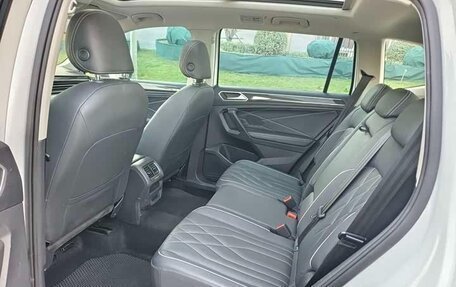 Volkswagen Tiguan II, 2022 год, 1 750 000 рублей, 16 фотография