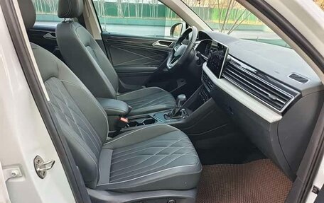 Volkswagen Tiguan II, 2022 год, 1 750 000 рублей, 14 фотография