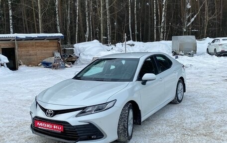 Toyota Camry, 2021 год, 3 000 000 рублей, 2 фотография