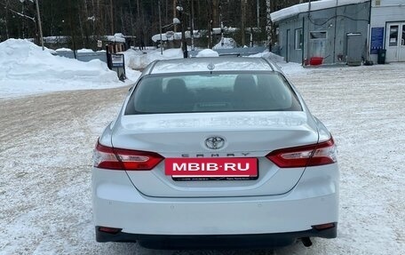 Toyota Camry, 2021 год, 3 000 000 рублей, 5 фотография