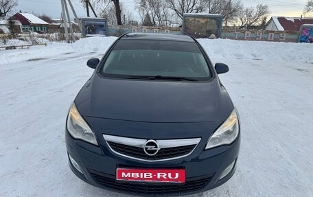 Opel Astra J, 2011 год, 730 000 рублей, 1 фотография