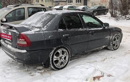 Mitsubishi Mirage VI рестайлинг, 1996 год, 215 000 рублей, 3 фотография