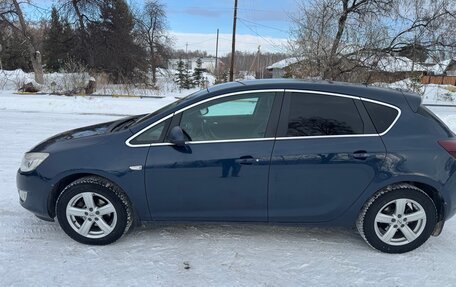 Opel Astra J, 2011 год, 730 000 рублей, 3 фотография