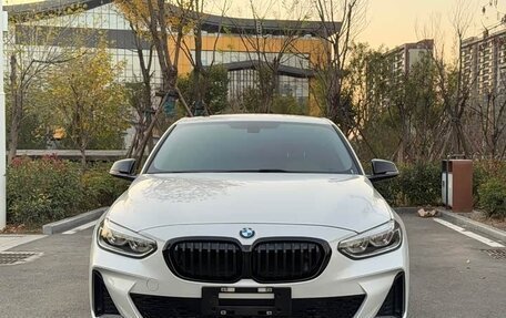 BMW 1 серия, 2022 год, 1 500 000 рублей, 2 фотография