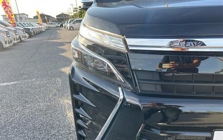 Toyota Voxy III, 2017 год, 1 700 000 рублей, 10 фотография