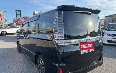 Toyota Voxy III, 2017 год, 1 700 000 рублей, 8 фотография