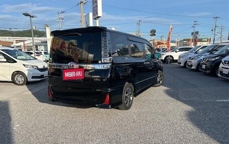 Toyota Voxy III, 2017 год, 1 700 000 рублей, 5 фотография