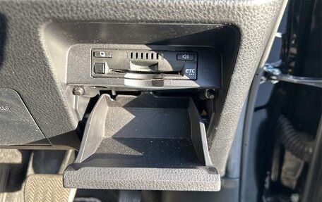 Toyota Voxy III, 2017 год, 1 700 000 рублей, 19 фотография