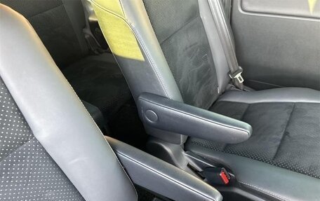 Toyota Voxy III, 2017 год, 1 700 000 рублей, 21 фотография