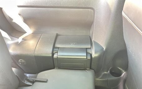 Toyota Voxy III, 2017 год, 1 700 000 рублей, 29 фотография