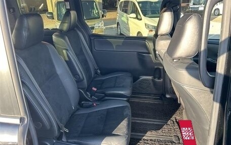 Toyota Voxy III, 2017 год, 1 700 000 рублей, 22 фотография