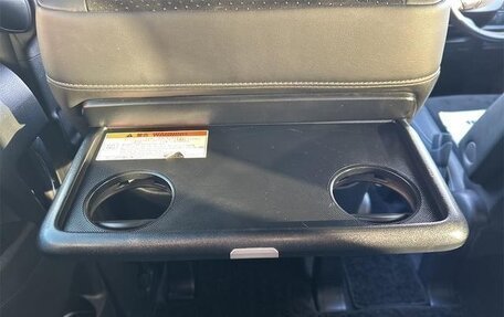 Toyota Voxy III, 2017 год, 1 700 000 рублей, 34 фотография