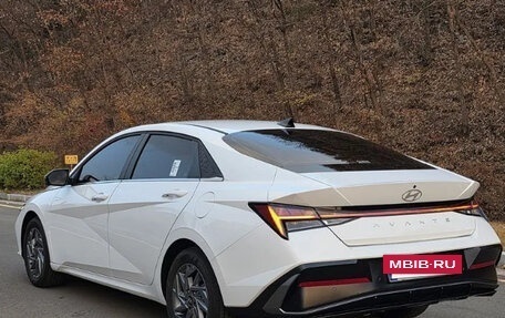 Hyundai Avante, 2023 год, 2 100 000 рублей, 3 фотография