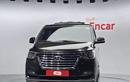 Hyundai Grand Starex Grand Starex I рестайлинг 2, 2021 год, 2 650 000 рублей, 2 фотография