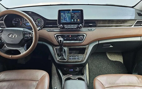 Hyundai Grand Starex Grand Starex I рестайлинг 2, 2021 год, 2 650 000 рублей, 5 фотография