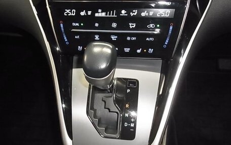 Toyota Harrier, 2017 год, 2 380 000 рублей, 24 фотография