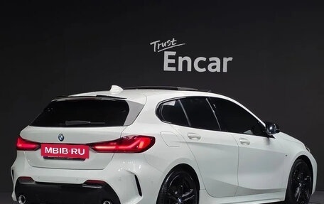 BMW 1 серия, 2021 год, 2 460 000 рублей, 3 фотография