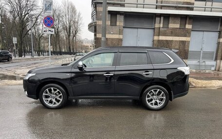Mitsubishi Outlander III рестайлинг 3, 2013 год, 1 950 000 рублей, 4 фотография